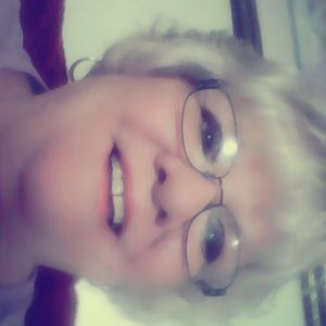 Meet your Posher, Debbie